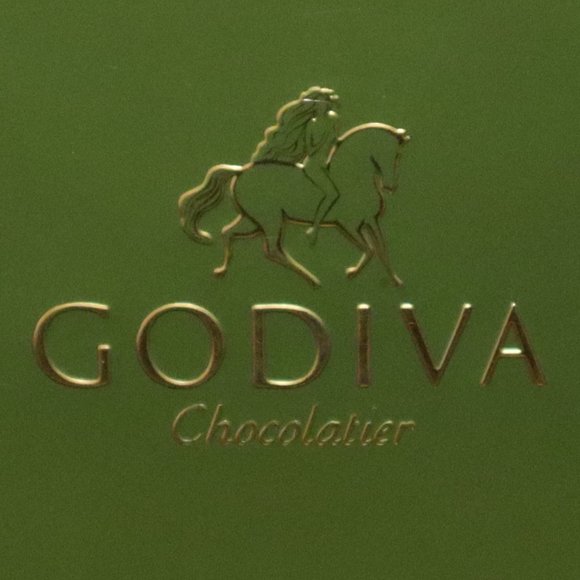 Oval Shaped Tin Godiva Chocolatier 2006 Measuring 9 3/8" x 6 7/8" x 4 3/16" - Picture 7 of 9